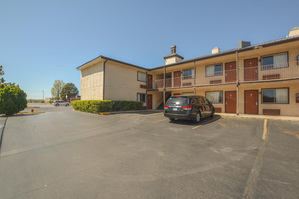 Meridian Inn Oklahoma City Airport エクステリア 写真